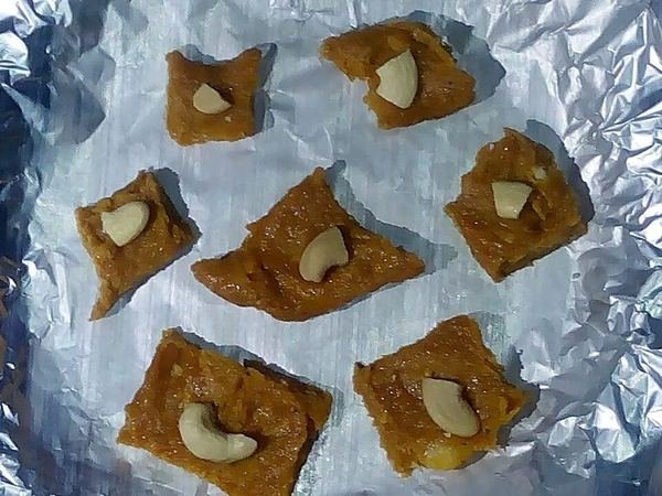 आंबा बर्फी
